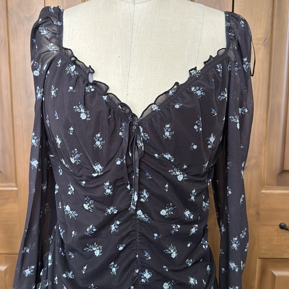 H & M BLACK FLORAL DRESS - Picture 2 of 5